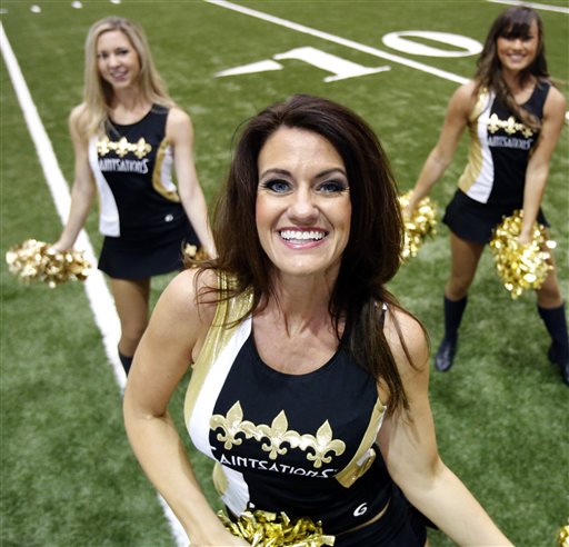 Mother of 2 makes NFL cheerleading squad at age 40