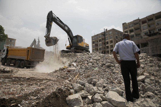 As Turkey heads to runoff presidential race, domestic issues loom large