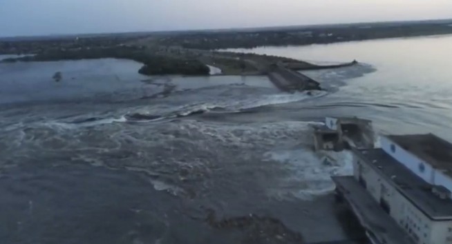 Major dam collapses in southern Ukraine, flooding villages as Moscow and Kyiv trade blame