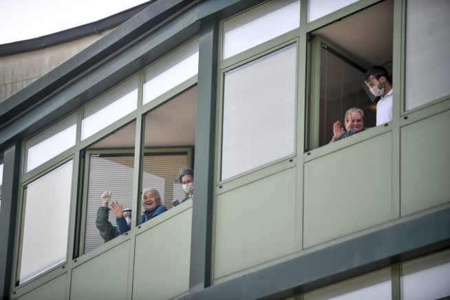 U.S. coronavirus hotspots grow as Italy passes 10,000 deaths