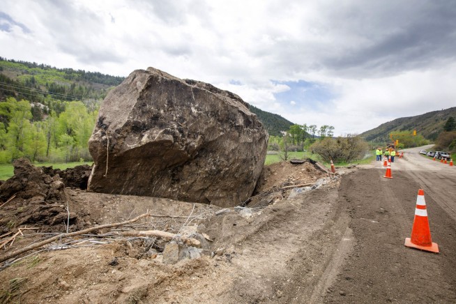 Colorado will leave house-sized boulder along highway
