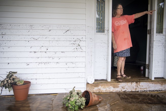At least 10 killed in Tennessee flash floods; dozens missing