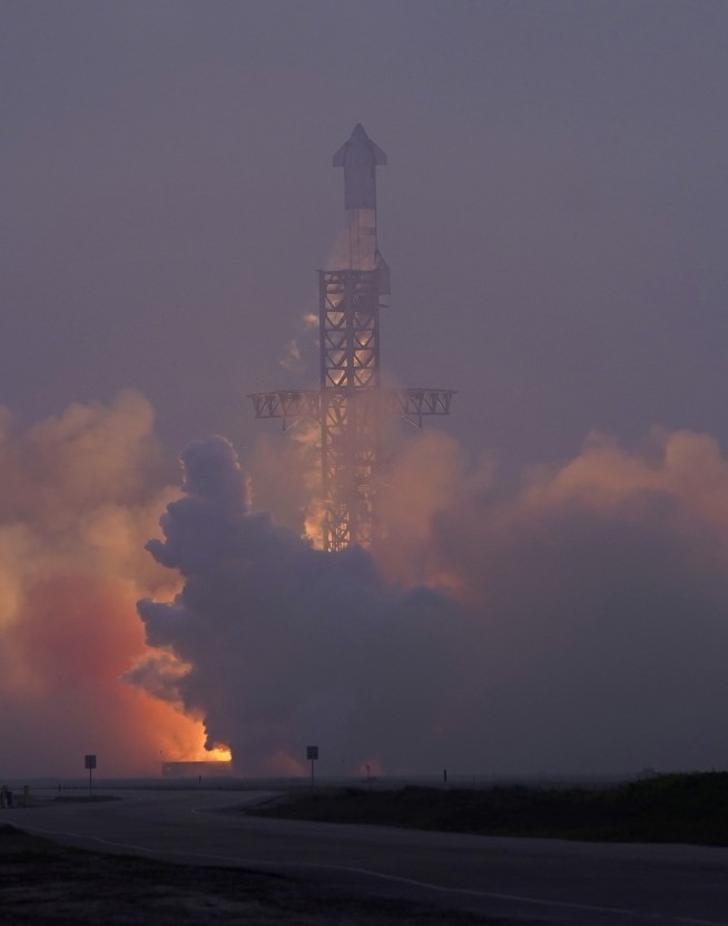 SpaceX comes close to completing test flight of mega rocket but loses spacecraft near end