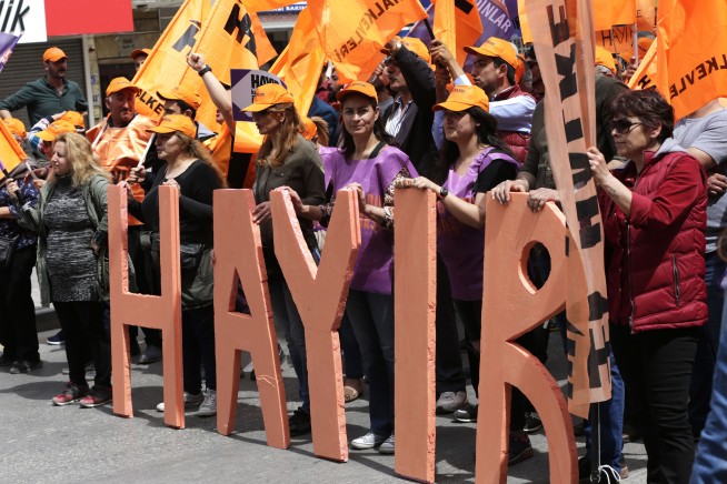 The Latest: Paris police, protesters clash at May Day march