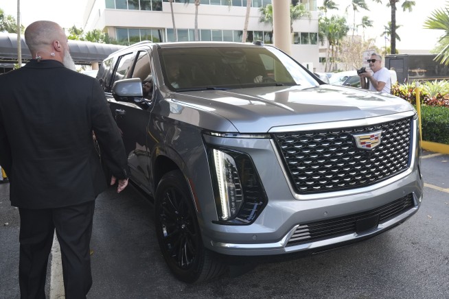 Influencer Tate brothers, who face human trafficking charges in Romania, arrive in the US