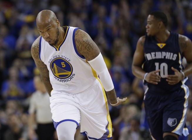 Curry shoots Warriors to 73rd win, breaking Bulls' mark