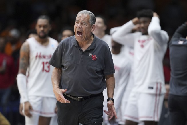 Houston's defense carries Cougars into 7th Final Four with 69-50 March Madness win over Tennessee