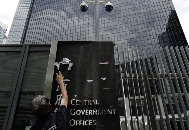 China backs Hong Kong chief, slams protesters for violence