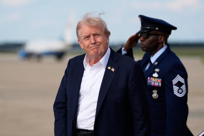 Trump asks Supreme Court to uphold restrictions he wants to impose on birthright citizenship