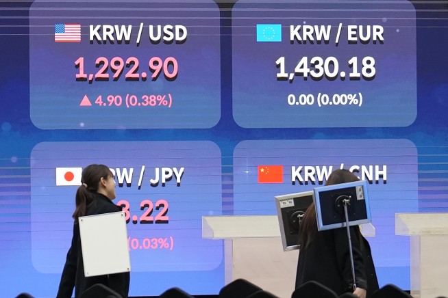 Stock market today: Asian markets mostly slip on the first trading day of 2024