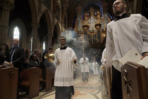 Cupich becomes Chicago archbishop, decries abuse