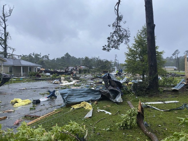 Official: Crash, 'likely' due to storm, kills 10 in Alabama