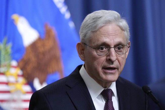 Leak suspect appears in court as US spells out its case