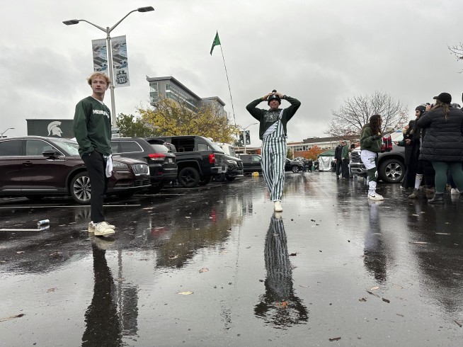 AP survey finds 55 of 69 schools in major college football now sell alcohol at stadiums on game day