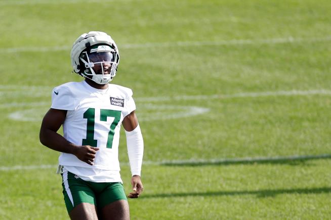 New York Jets cornerback Kris Boyd is critically wounded in a Manhattan shooting