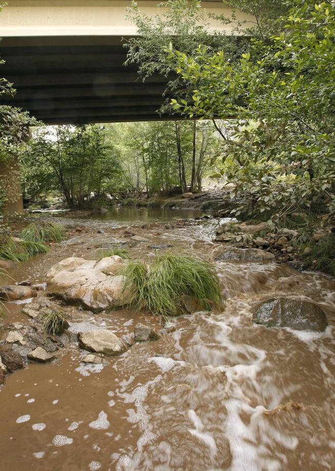 Flash flood kills 5 children, 4 adults at Arizona swim hole