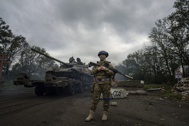 Ukraine finds new mass burials, says Russia “leaves death'