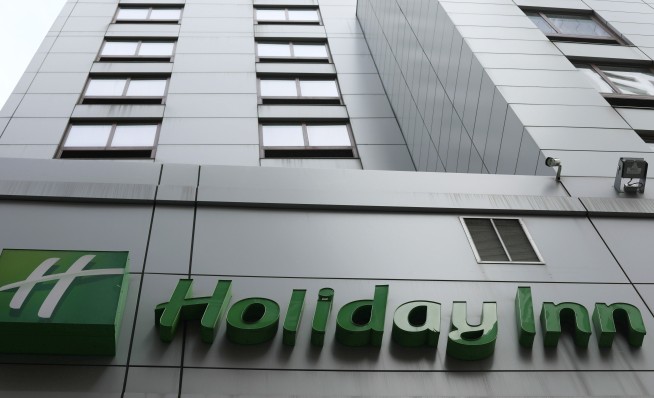 Holiday Inn owner to ditch mini shampoos to save seas