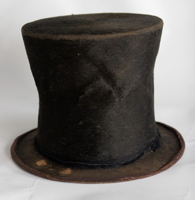 Study: No evidence museum's stovepipe hat was Lincoln's