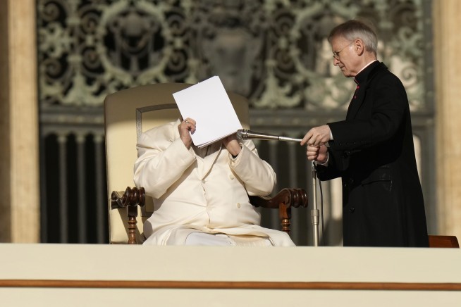 Pope to be hospitalized for days with respiratory infection