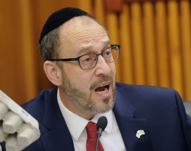 Democratic socialist Salazar wins; voters oust splinter Dems