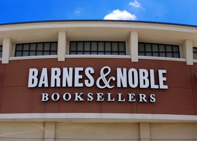 Ex-CEO sues Barnes & Noble over his firing