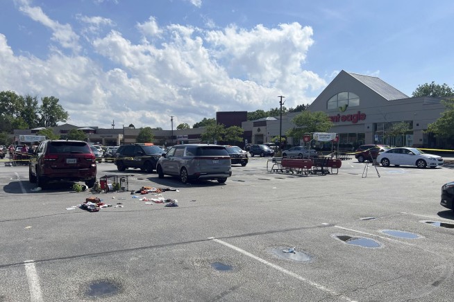 3-year-old dies in what police say was random stabbing in Ohio grocery parking lot