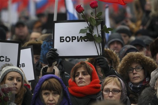 Thousands march in Russia to mourn Putin critic Nemtsov