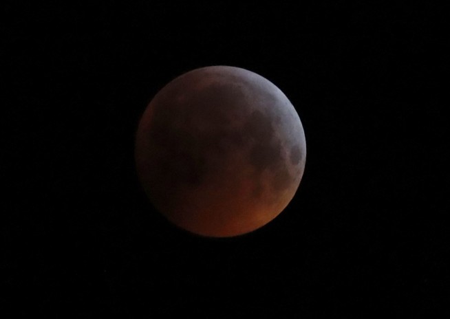 Cosmic 2-for-1: Total lunar eclipse combines with supermoon