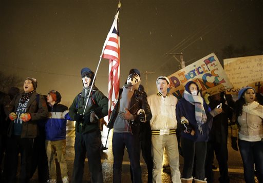 Protesters dwindle to small groups in Ferguson