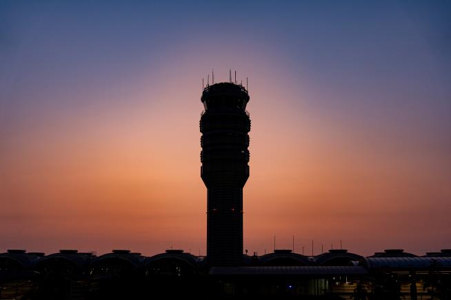 Reported threat halts flights at Washington's Reagan airport for a time