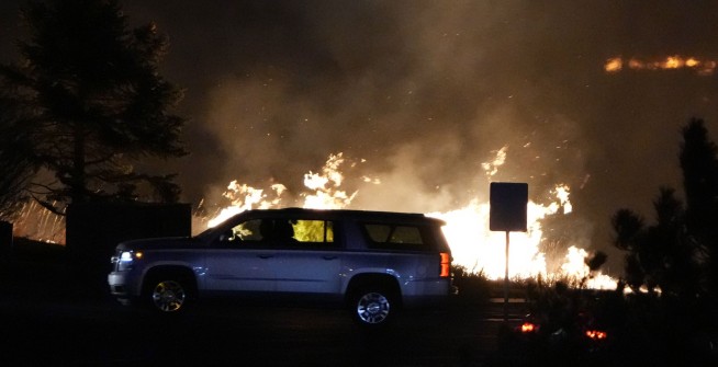 Colorado wildfires burn hundreds of homes, force evacuations