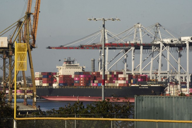 EU pauses tariff retaliation for 90 days to match Trump move, holding out hope for talks