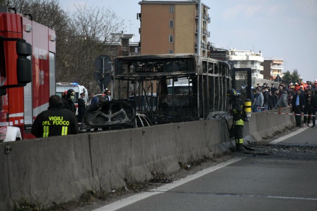 Italy: Driver abducts schoolchildren, sets bus ablaze