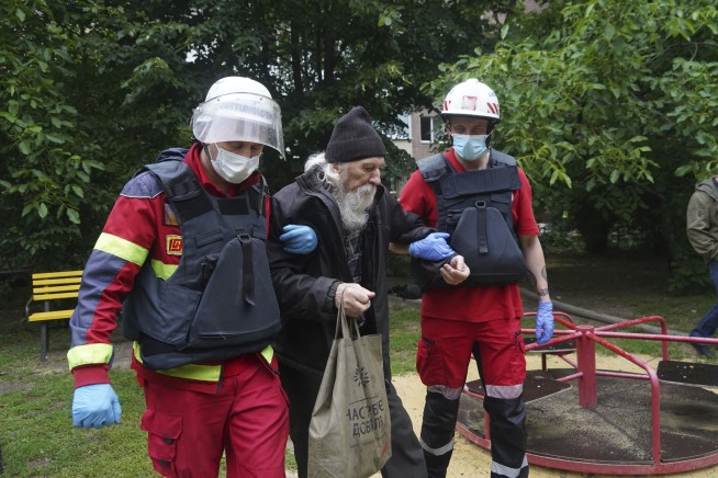 Russian attacks on eastern Ukrainian city of Kharkiv kill 4, wound more than two dozen