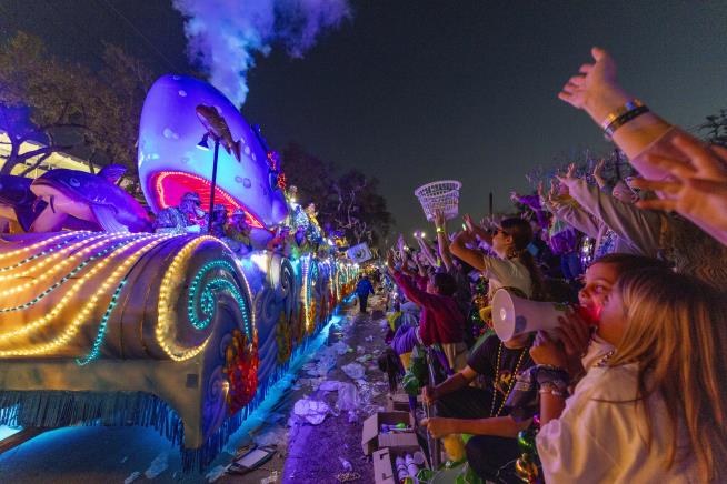 what is the largest mardi gras parade