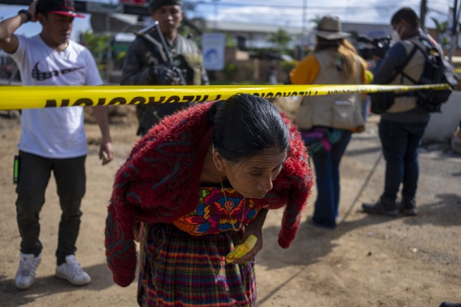 Searchers seek to recover 2 missing in Guatemala sinkhole