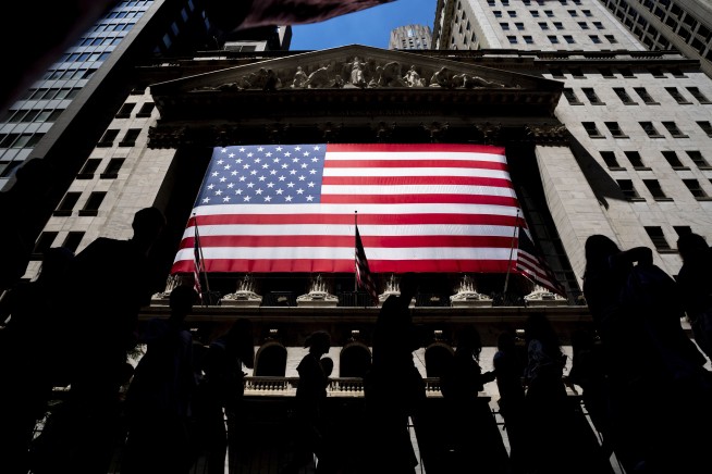US indexes shake off an early slump and eke out gains