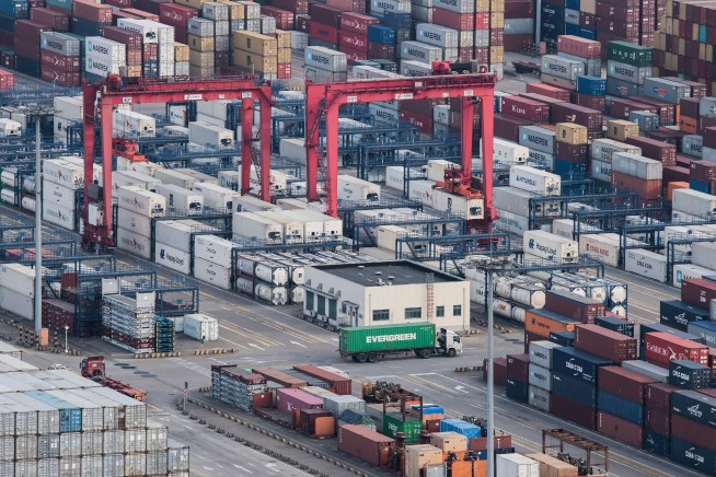 China manufacturing weakens amid US tariff battle