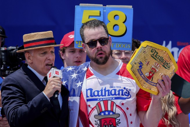 Bertoletti, Sudo win top dog honors at Nathan’s Famous power-eating contest, absent longtime champ