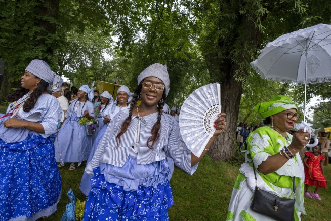King of the Netherlands apologizes for country's role in slavery on 150th anniversary of abolition