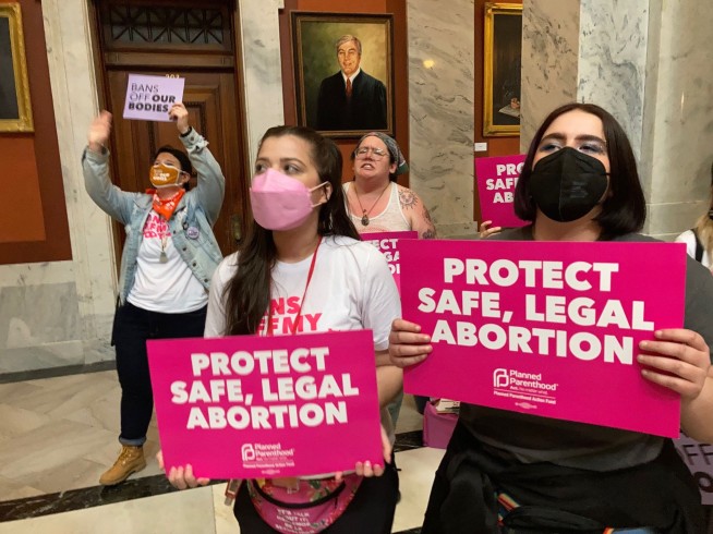 Kentucky lawmakers override governor's veto of abortion ban