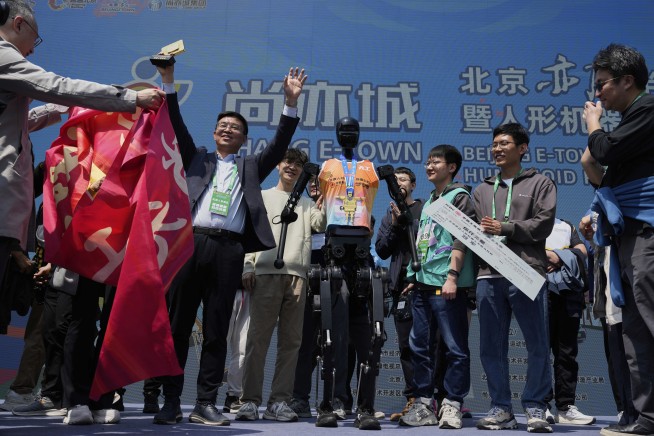No sweat: Humanoid robots run a Chinese half-marathon alongside flesh-and-blood competitors