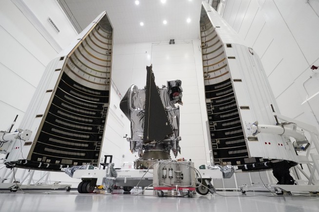 NASA's asteroid hunter Lucy soars into sky with diamonds