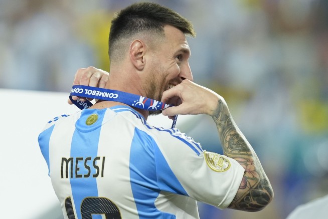 Argentina wins record 16th Copa America title, beats Colombia 1-0 after Messi gets hurt