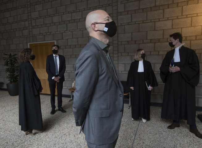 Court orders Royal Dutch Shell to cut carbon emissions