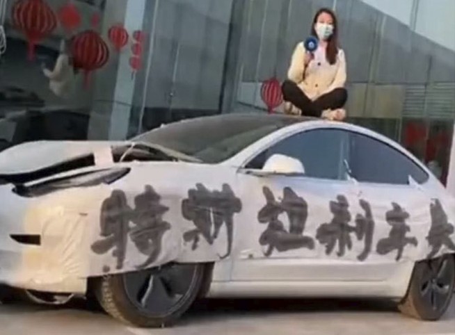 Her parents were injured in a Tesla crash. She ended up having to pay Tesla damages