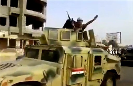 Militants fly their black flags over Iraq refinery