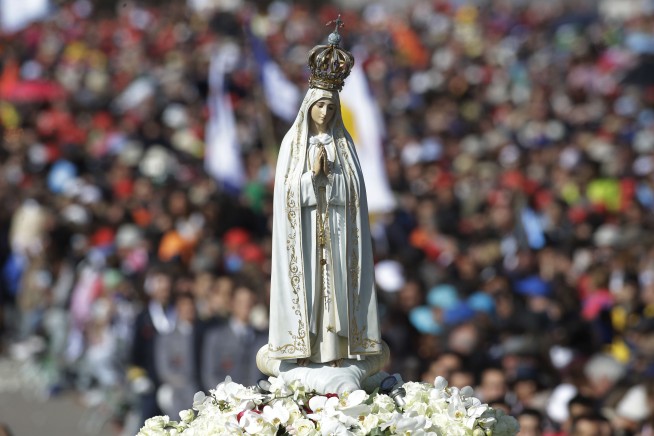 Pope makes 2 Fatima children saints on centenary of visions