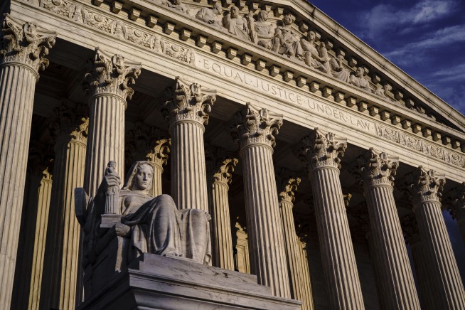 Justices wrestle with EPA power to curb carbon emissions